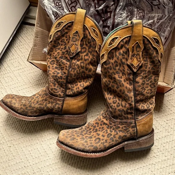 Leopard print Corral boots 😍
